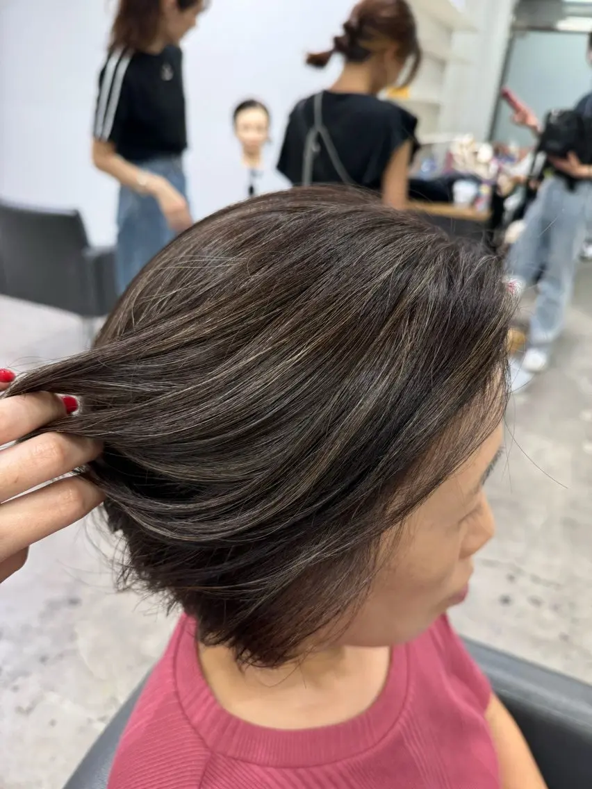 ショート カラー ハイライトカラー ハイライト ショートヘア ukaアシスタント 志賀彩子のヘアスタイル