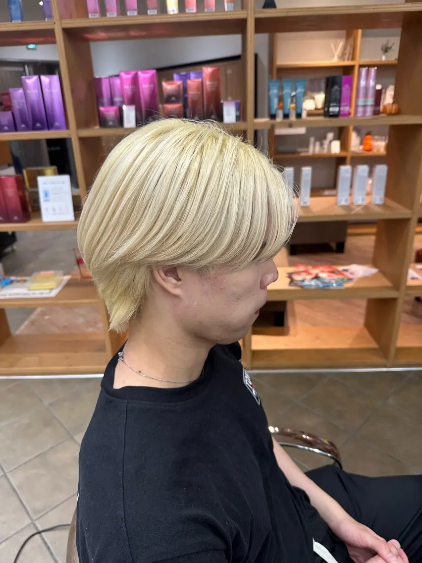 ショート メンズ メンズブリーチ 岡山 紗里奈のヘアスタイル