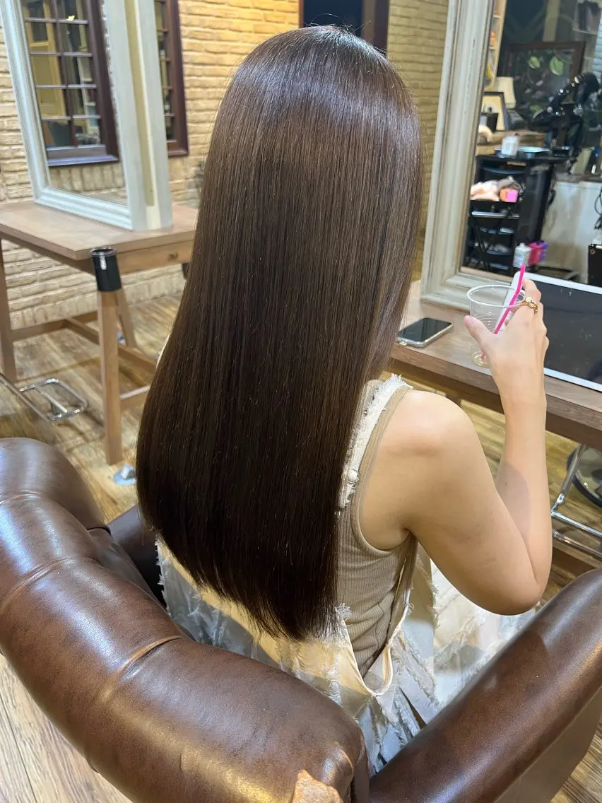 ロング カラー オリーブカラー 染矢 優希のヘアスタイル