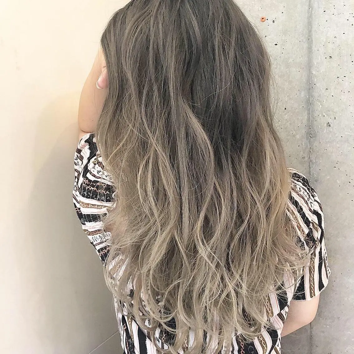 ロング カラー ヘアアレンジ アッシュ バレイヤージュ ベージュカラー ブラウンカラー オレンジ 【公式】amble luxe池袋東口🩷のヘアスタイル