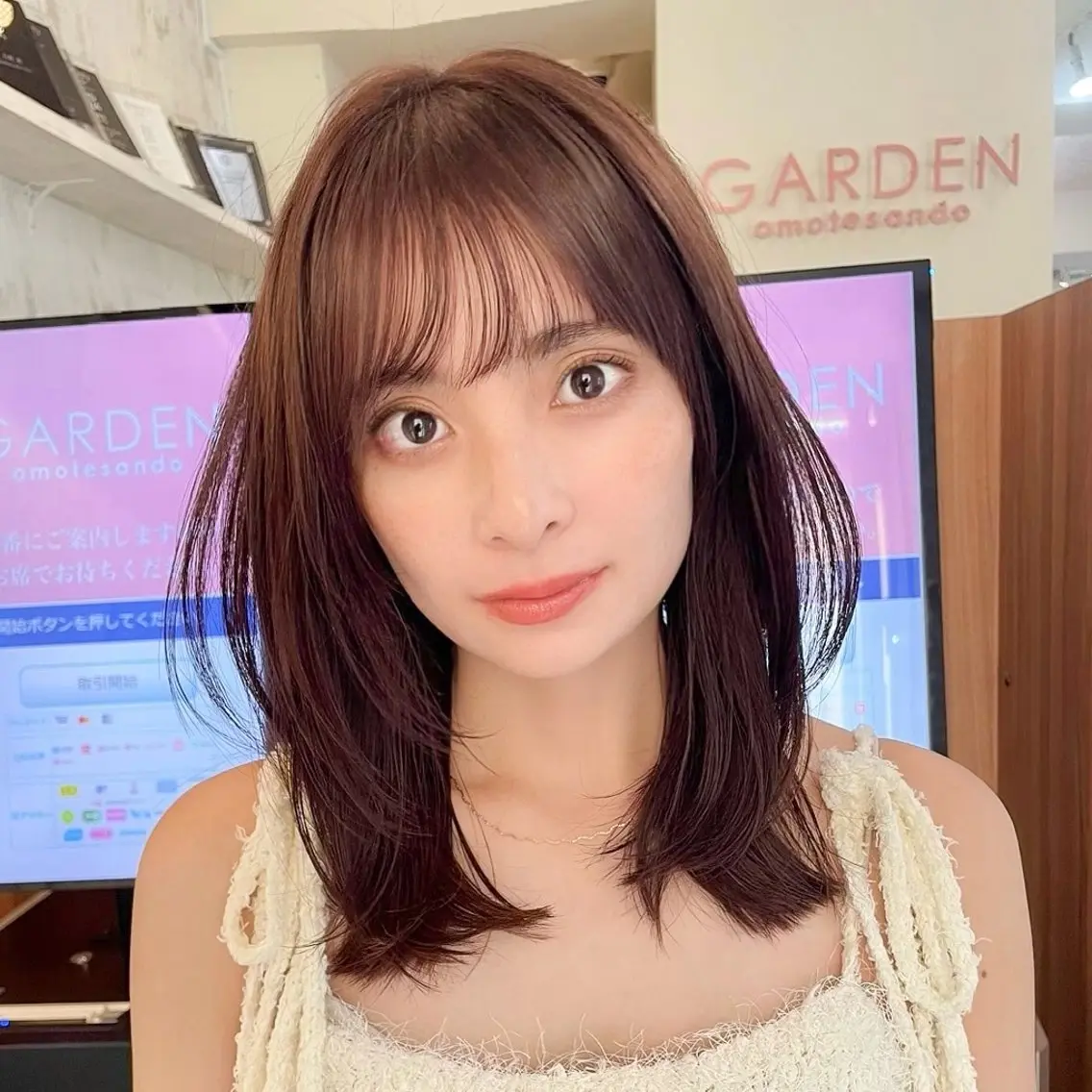 ミディアム カラー ミディアムレイヤー レイヤーカット 内野 龍海 / レイヤーカットのヘアスタイル