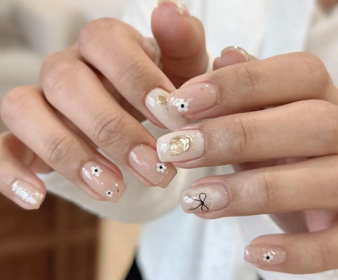 ネイル ハンドネイル 🎀 Ayaka_nailのネイルデザイン