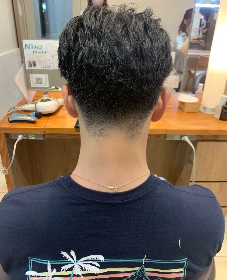メンズ センターパート 刈り上げ 庄司 沙羅のヘアスタイル