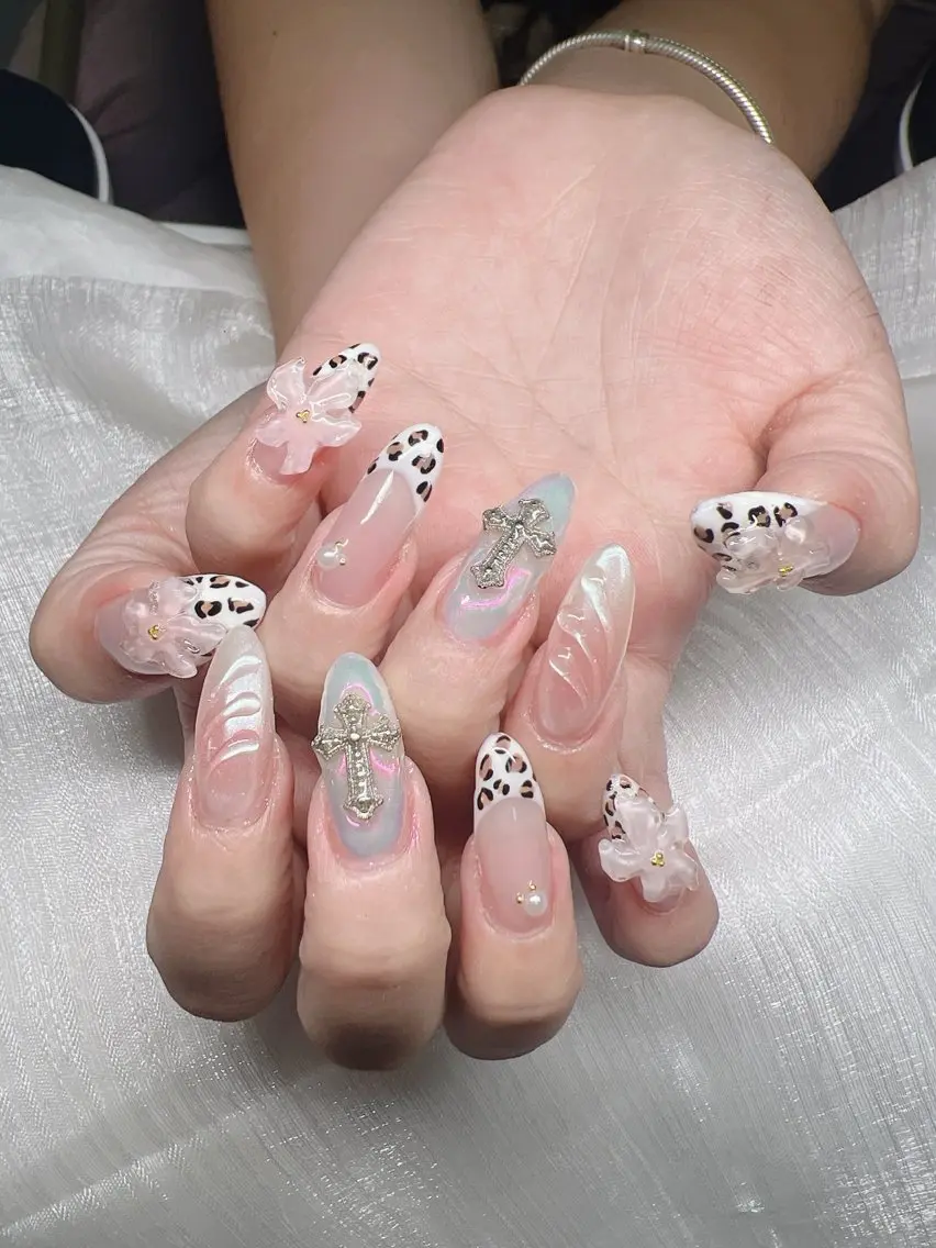 ネイル ハンドネイル Lee Nailsのネイルデザイン