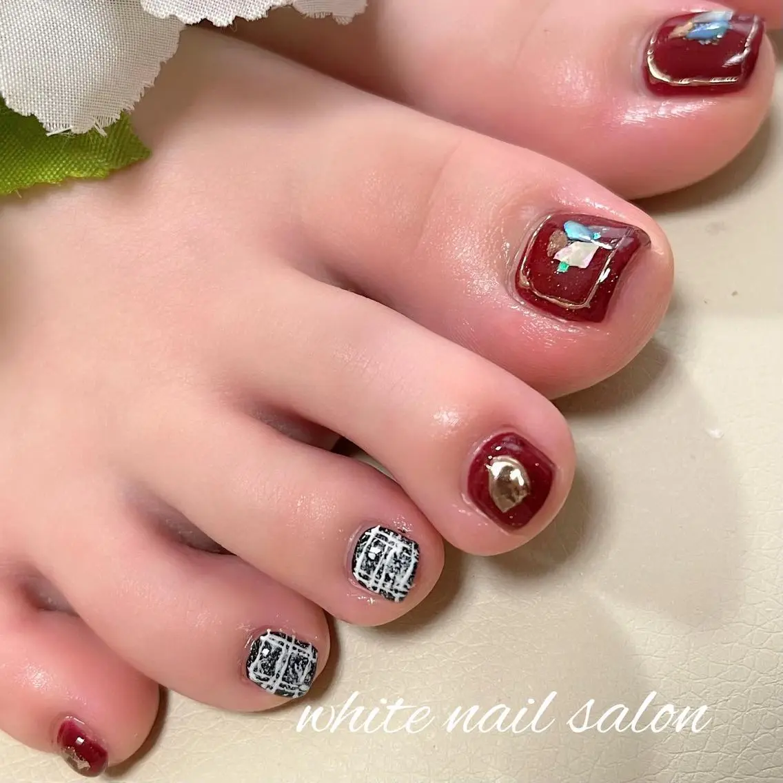 ネイル フットネイル ジェルネイル ハードジェル ラメ(グリッター) 持ち込み フットネイル white nail salonのネイルデザイン