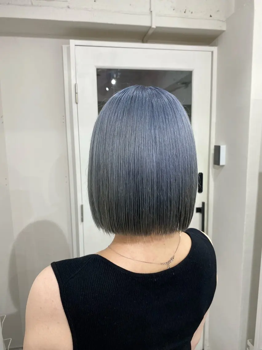セミロング カラー ブリーチ ブルーカラー シルバー 楓🦋韓国系レイヤー / 透明感カラー🤍のヘアスタイル