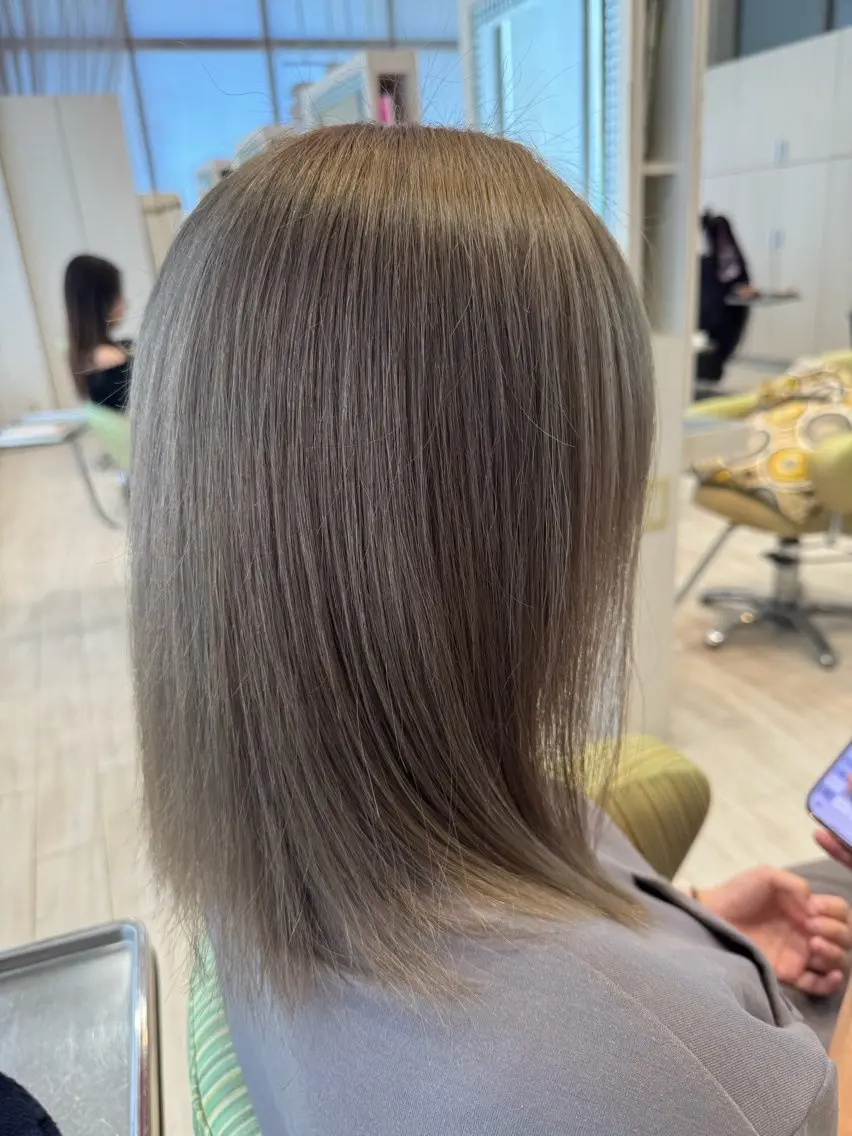ミディアム ヘアカラー 松尾 怜奈のヘアスタイル