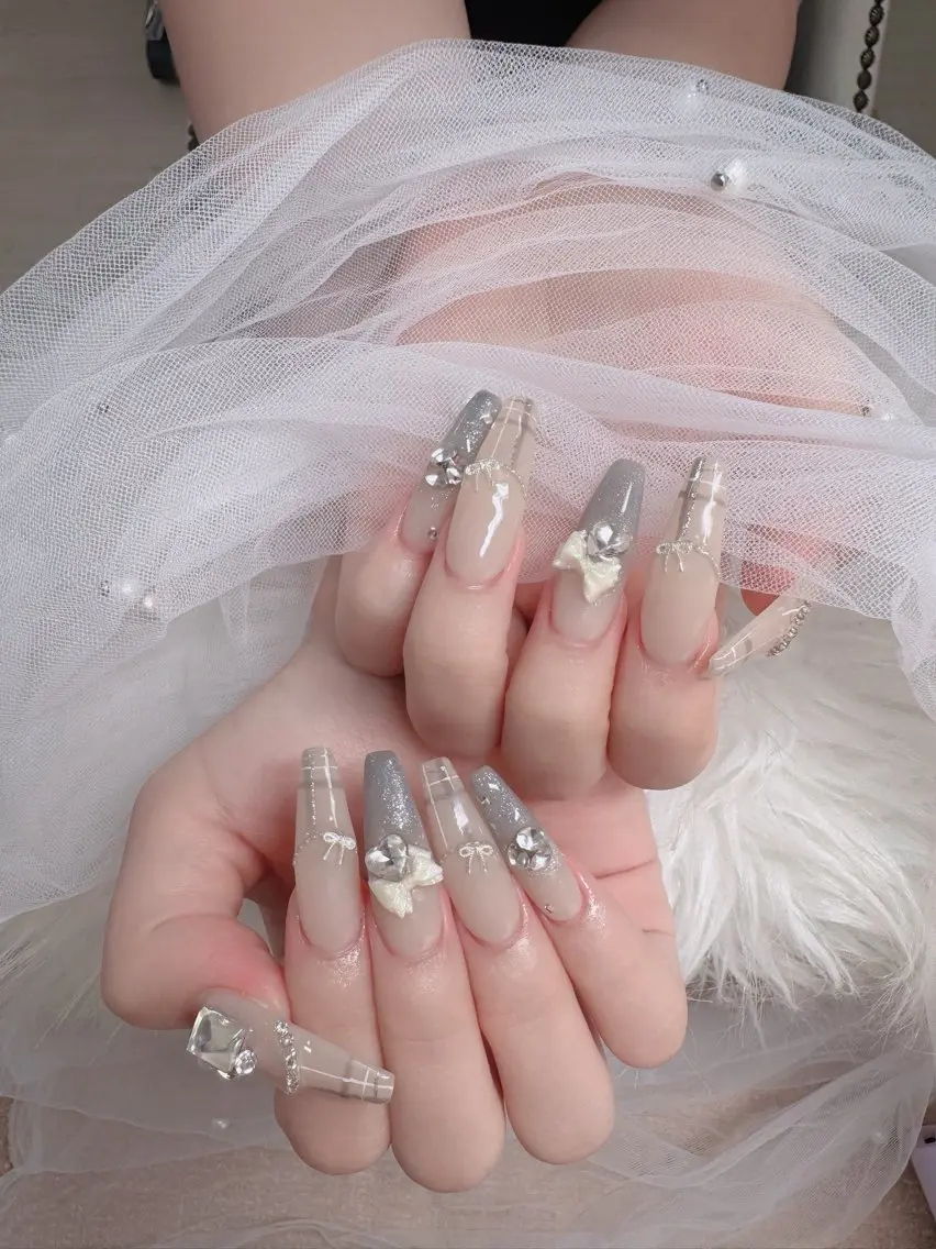 ネイル オーロラネイル フレンチネイル グラデーション 氷ネイル・うるうるネイル キラキラネイル ハンドネイル H.baby Nail Salonのネイルデザイン