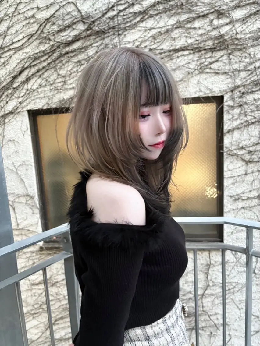 セミロング カラー レイヤーカット jyui/原宿 ハイトーン/デザインのヘアスタイル