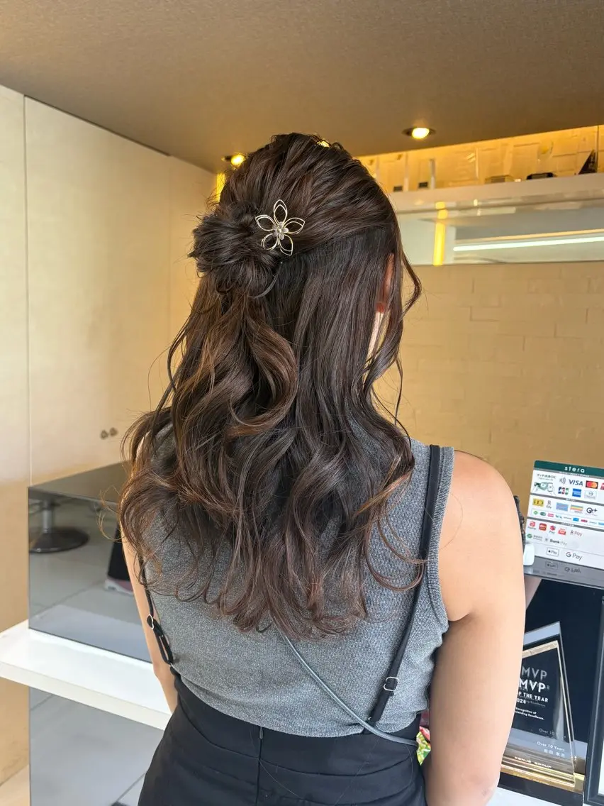 ヘアアレンジ ハーフアップ お団子ヘア ヘアセット ヘアセット/眉毛カッ ト/Nana〻のヘアスタイル