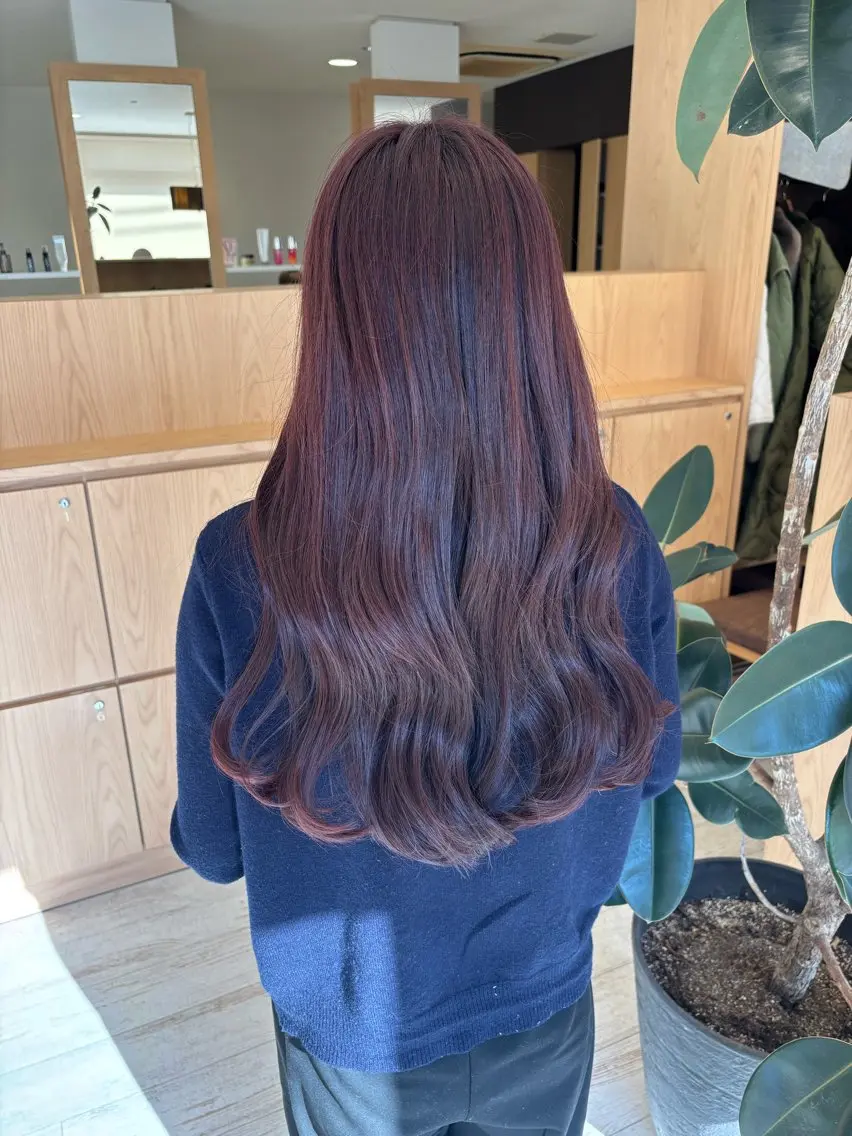 ロング ピンクブラウン カット ヘアカラー 安藤 ひなたのヘアスタイル