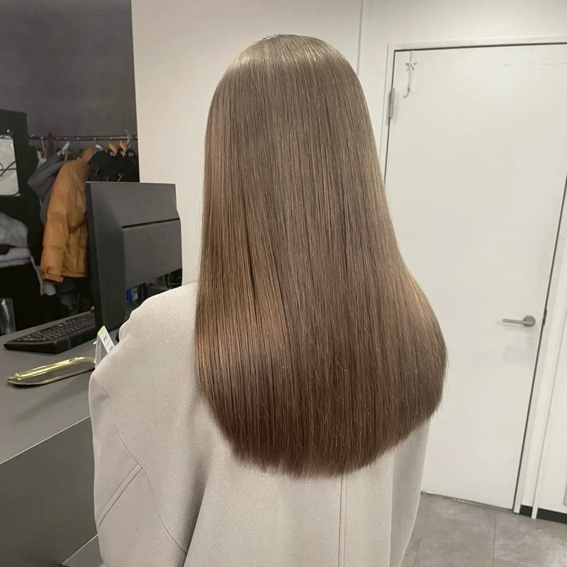 🌟初めてブリーチされる方限定🌟全頭ケアブリーチ1回＋オンカラー　練習モデルの写真