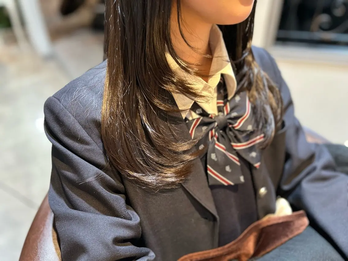 セミロング ヘアアレンジ 梅木李奈🕊️ レイヤー透明感カラーのヘアスタイル