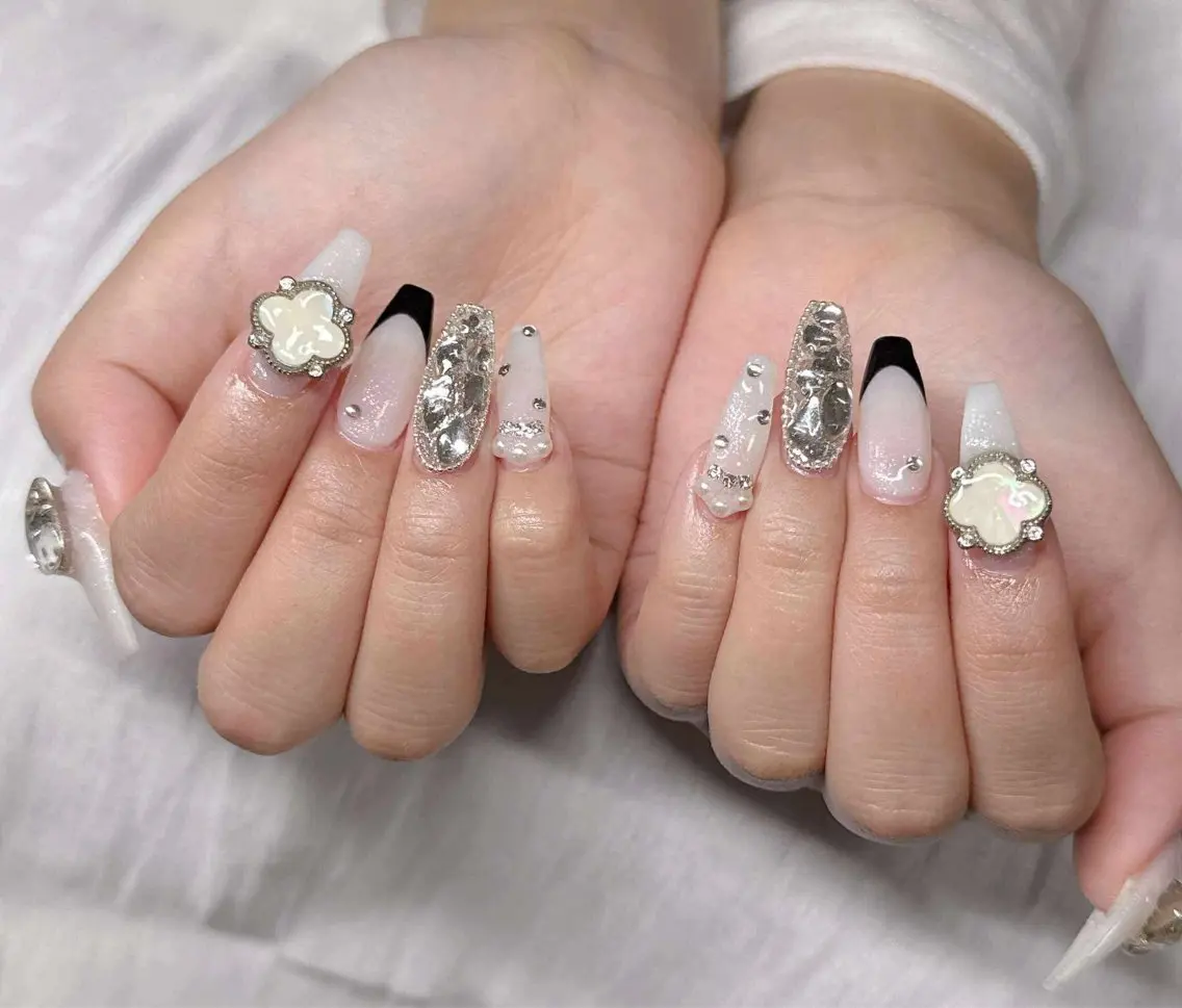 ネイル 長さ出し グラデーション 卒業式 キラキラネイル マグネットネイル ハンドネイル Lee Nailsのネイルデザイン