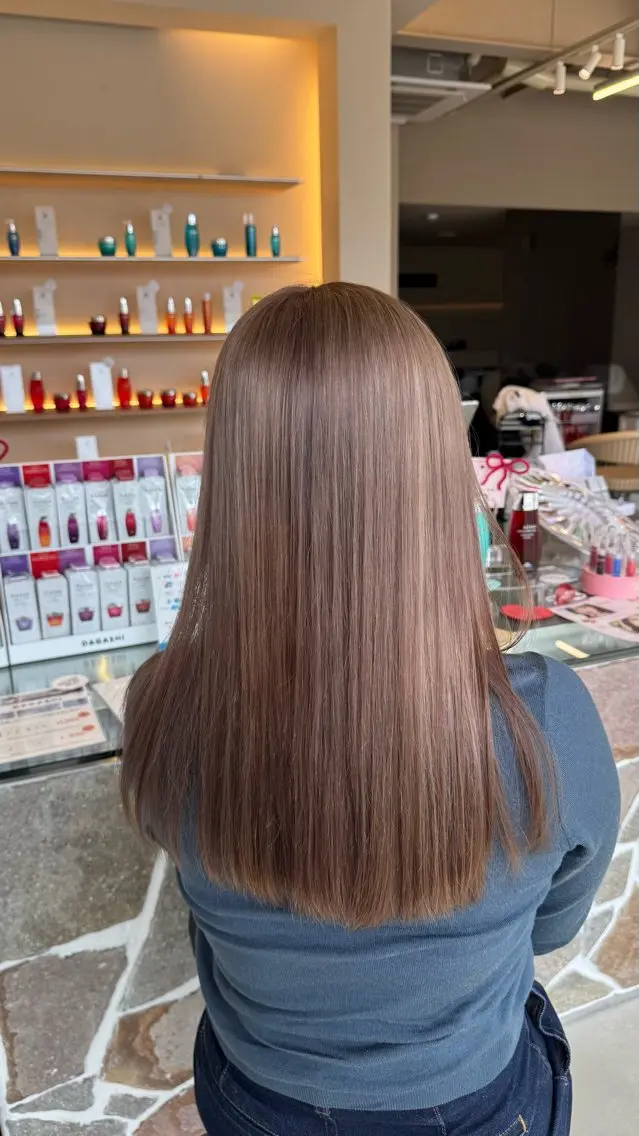 セミロング カラー カット ヘアカラー トリートメント 秋元 菜摘のヘアスタイル
