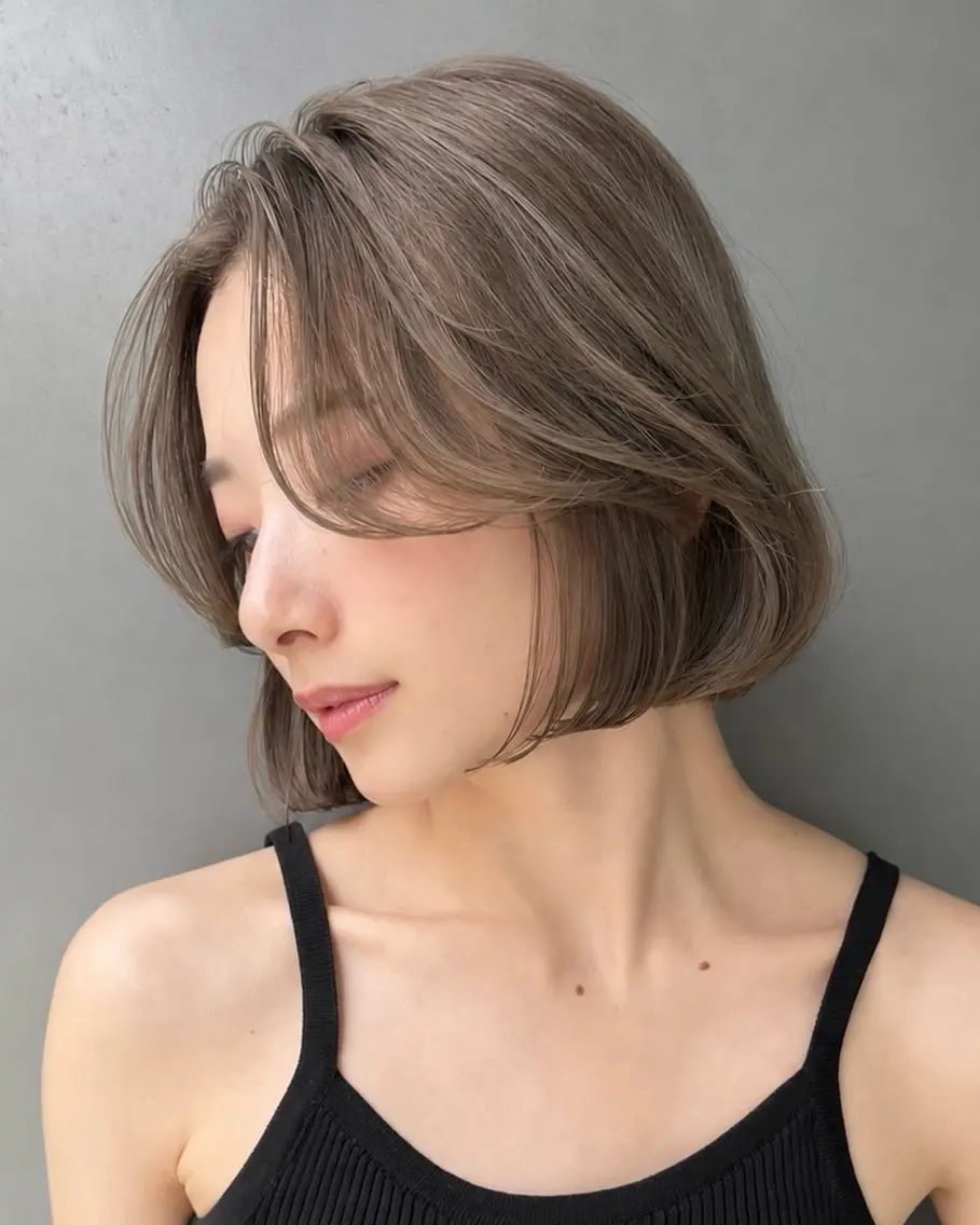 【レディースカットダブルカラー】内巻きボブ×ブリーチ有オリーブグレージュorオリーブベージュの写真