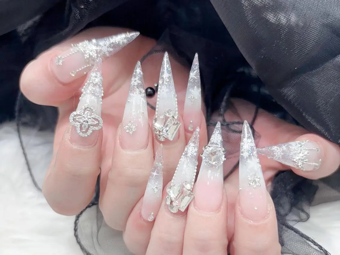 ネイル 長さ出し キラキラネイル 韓国ネイル ロングネイル 持ち込み ハンドネイル ハンドケア MUNI🎀 NAIL のネイルデザイン