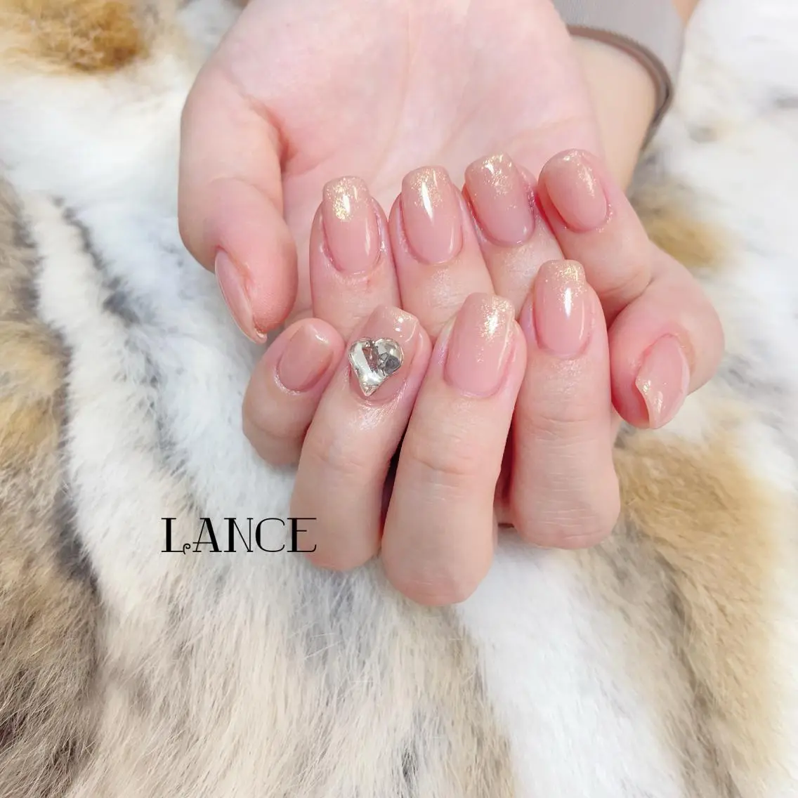 ミディアム ネイル オーロラネイル マグネットネイル ワンホンネイル 冬ネイル ハンドネイル Lance nailのネイルデザイン