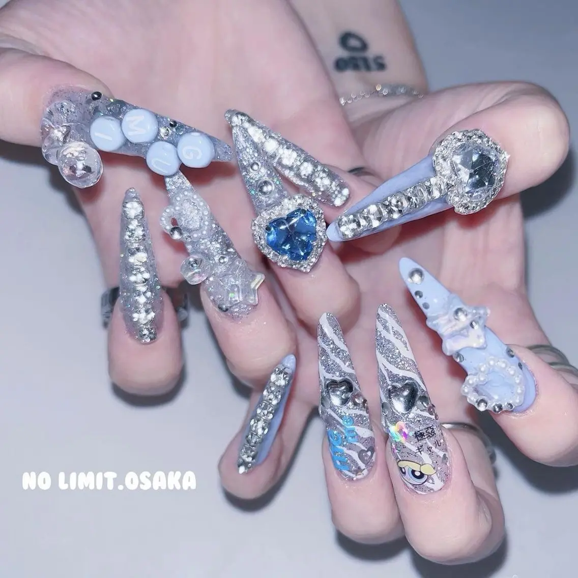 ネイル マグネットネイル ミラーネイル ピンク ネイルチップ 冬ネイル Lee Nailsのネイルデザイン
