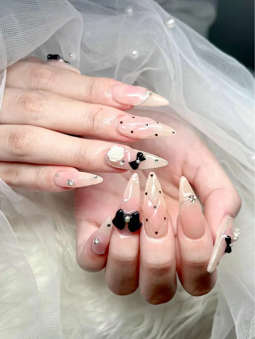 ネイル オーロラネイル フレンチネイル グラデーション 氷ネイル・うるうるネイル キラキラネイル H.baby Nail Salonのネイルデザイン