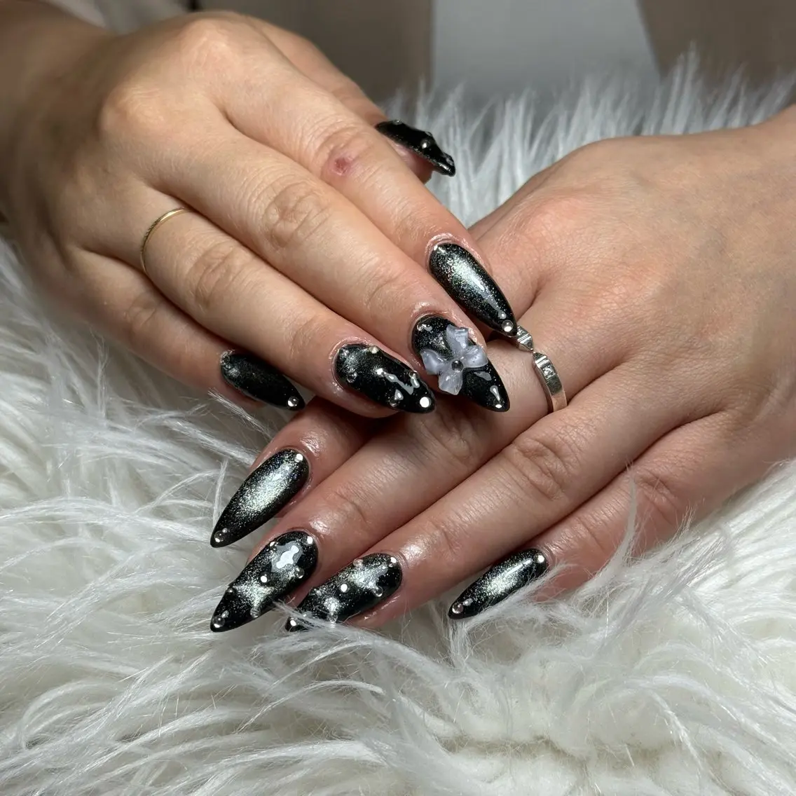 ネイル チークネイル フレンチネイル グラデーション キラキラネイル 韓国ネイル ハンドネイル Risa_ Nailのネイルデザイン