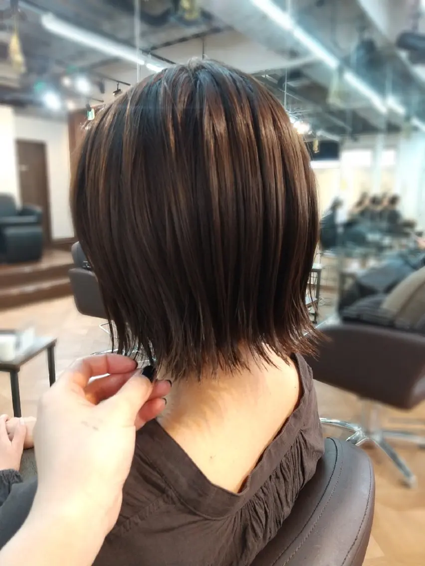 ショート カラー 切りっぱなしボブ グレージュ ボブ 久村 奈菜のヘアスタイル
