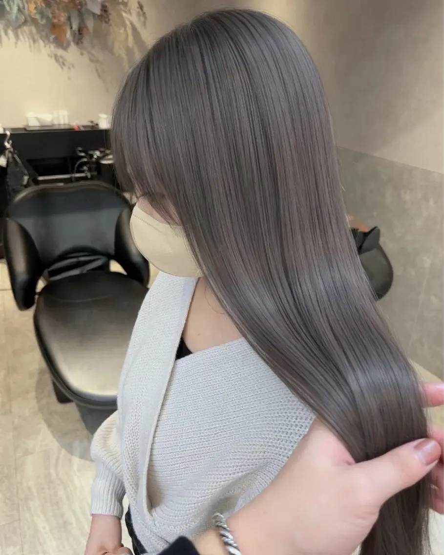 ロング カラー ベージュカラー ブリーチ 透明感カラー グレージュ オレンジ ヘアカラー トリートメント tomoya 透明感のグレージュのヘアスタイル