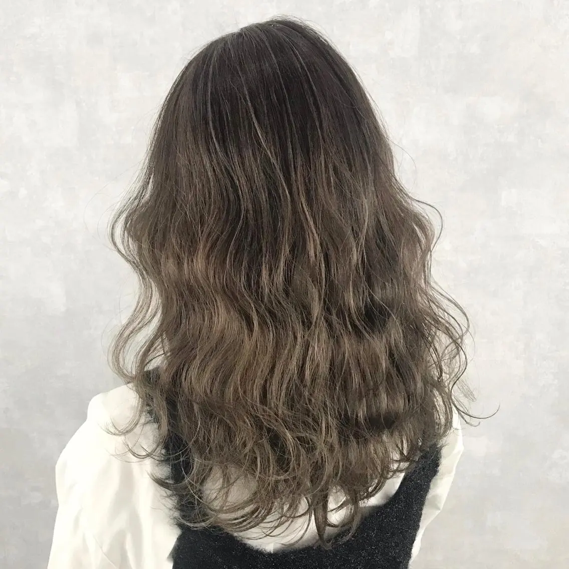 セミロング カラー アッシュ アッシュグレー アッシュグレージュ ブリーチ グレージュ K-POP好き美容師 🇰🇷Kai.Yのヘアスタイル