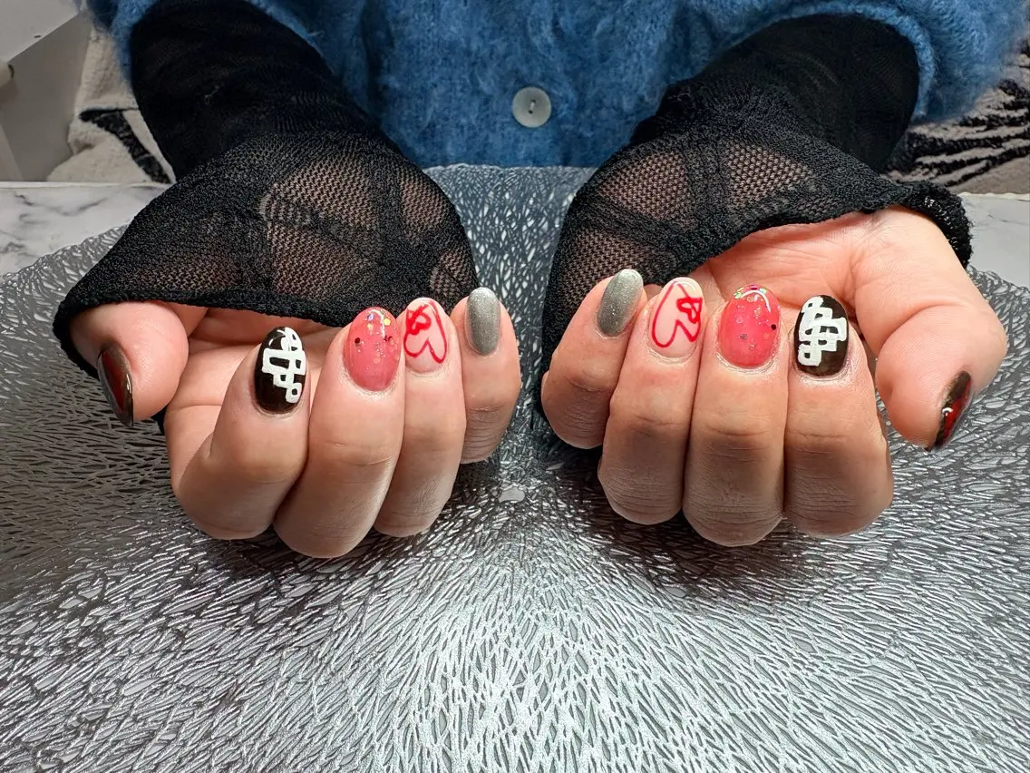 ネイル アートネイル ラメ(グリッター) 持ち込み ワンホンネイル 冬ネイル ハンドネイル ハンドケア ♡Bivi♡自爪に 優しいネイルサロンのネイルデザイン