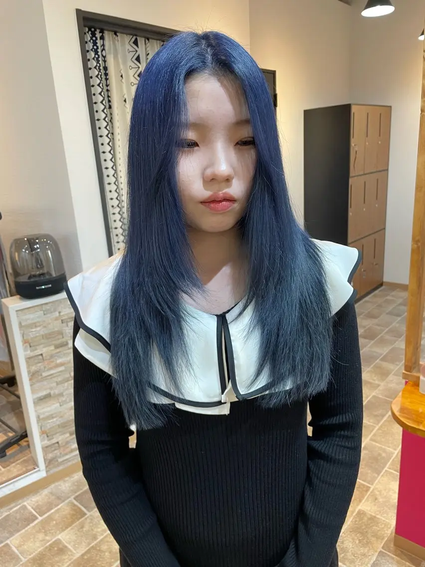 ロング カラー ブルーカラー ハイレイヤー レイヤーカット カット ヘアカラー YUI/ ブリーチカラー🌷のヘアスタイル
