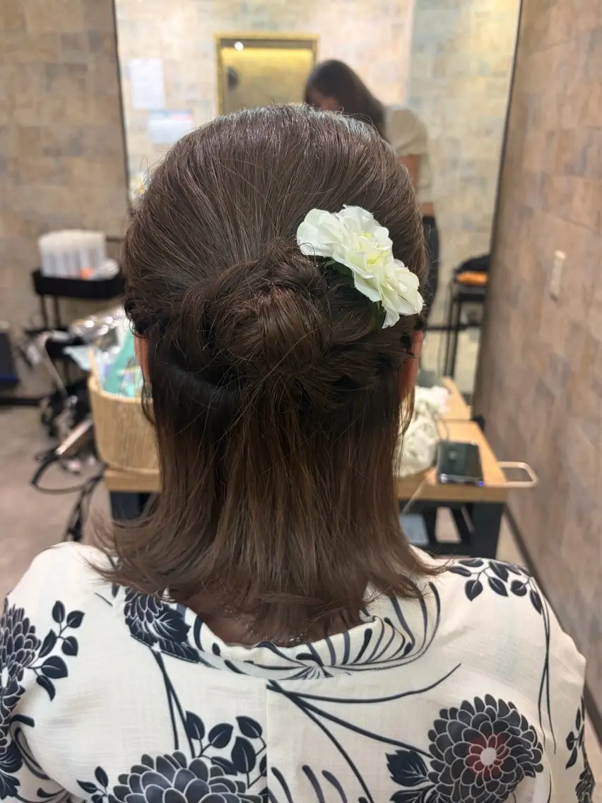 ショート お団子ヘア 外ハネヘア ヘアセット 前田 みのりのヘアスタイル