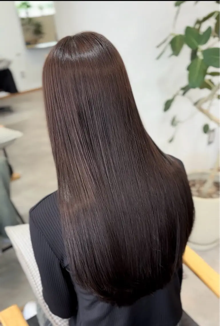 ロング カラー 透明感カラー グレージュ 由良 龍也のヘアスタイル