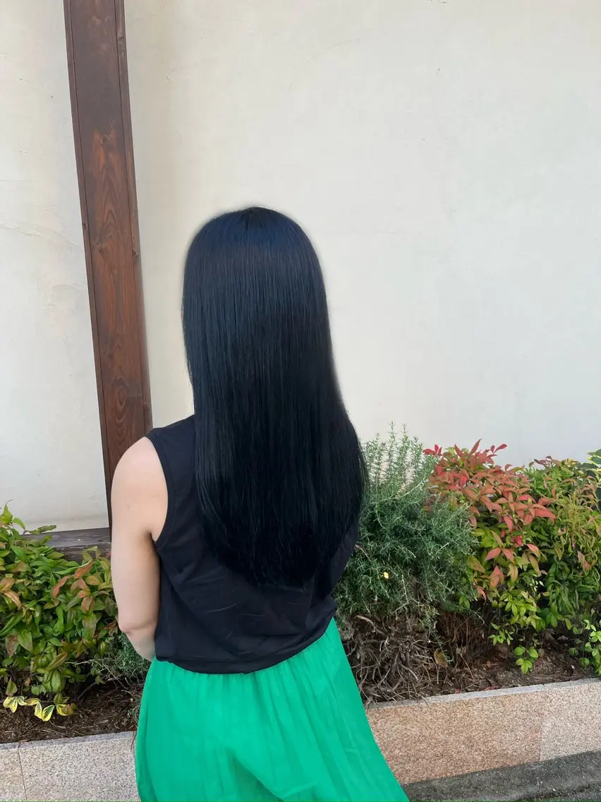 ロング カラー 黒髪 ブルーカラー ブルーブラック カット ヘアカラー 金岡 碧のヘアスタイル