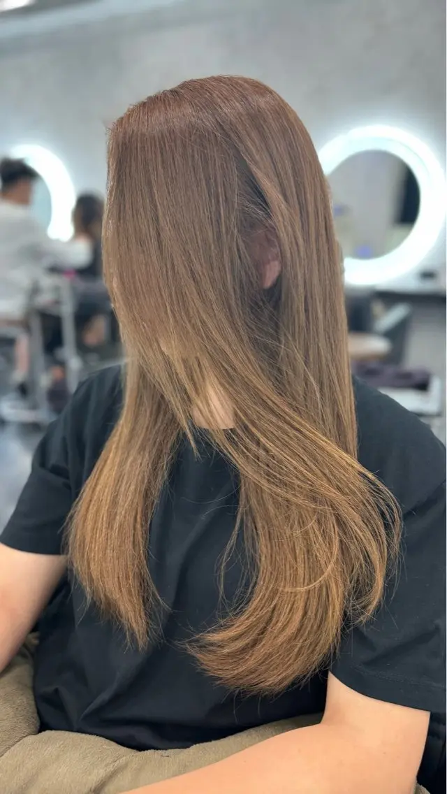 ロング ヘアカラー stylist Momoのヘアスタイル