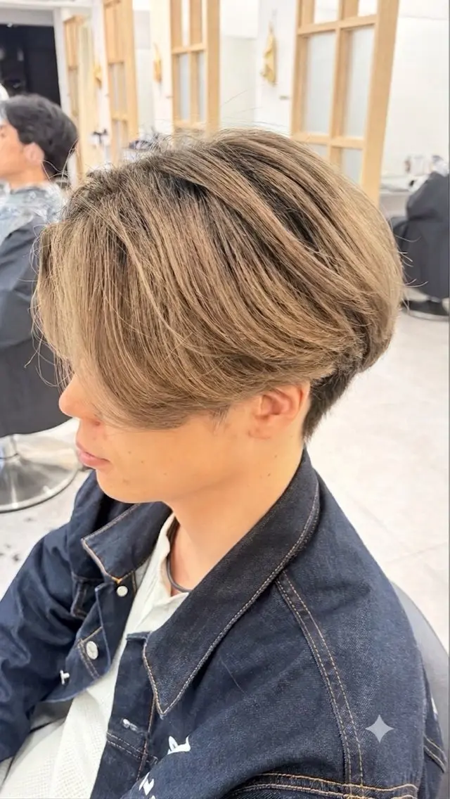 ショート カラー 透明色艶カラー× レイヤー/ツバサのヘアスタイル