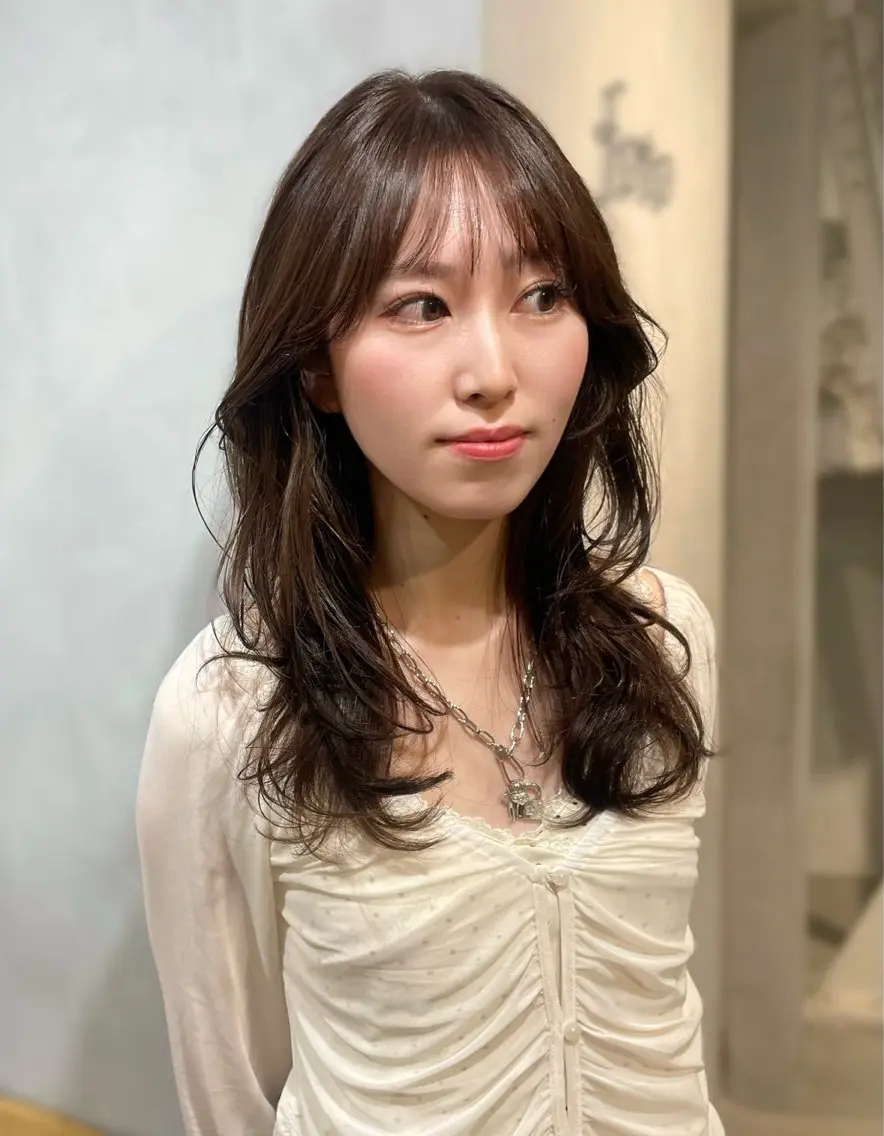 ミディアム SAKI 新宿のヘアスタイル