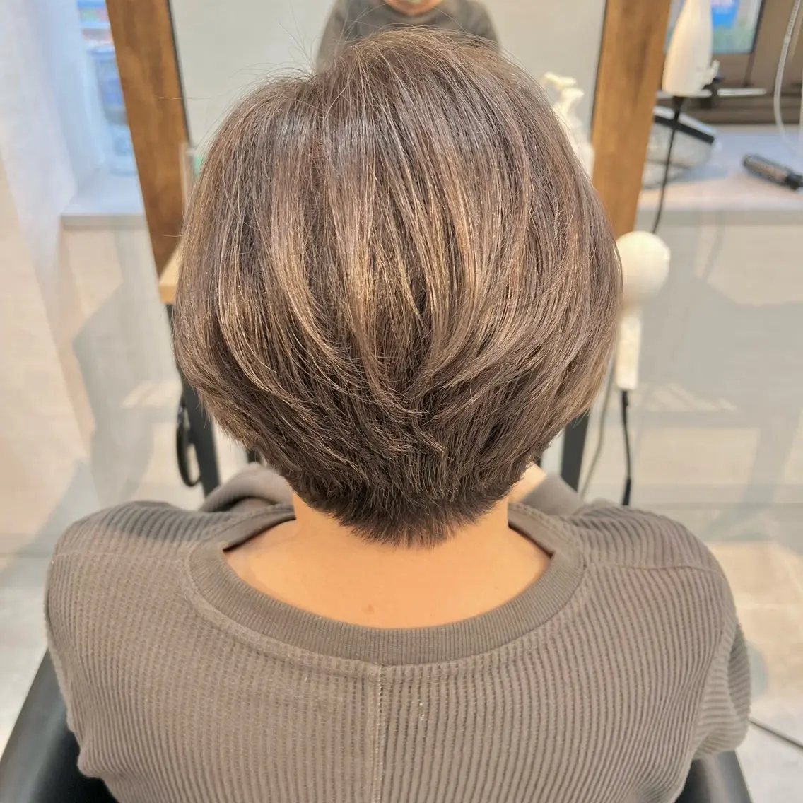 ショート カラー ショートボブ グレージュ ハイライトカラー シルバー ボブ 透明感カラー/艶髪 🌷ちばなお🌷のヘアスタイル