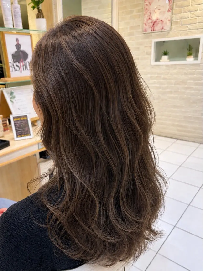 ロング ✨艶白髪カラー/自然 なじませカラー✨のヘアスタイル