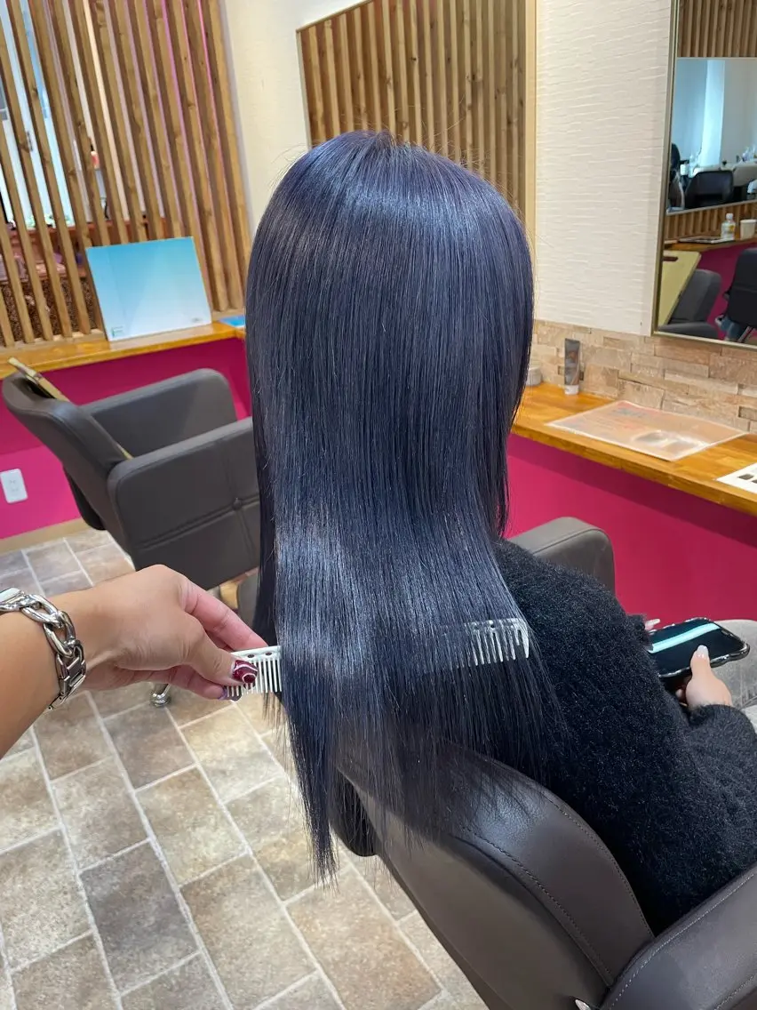 ロング カラー ブルーカラー ラベンダーカラー ヘアカラー YUI/ ブリーチカラー🌷のヘアスタイル