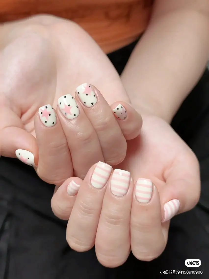 ネイル アートネイル オーロラネイル チークネイル フレンチネイル ガラスフレンチ 🎀YooLi Nail salonのネイルデザイン