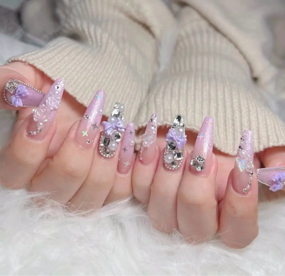 ネイル キラキラネイル マグネットネイル ぷっくりネイル ネイルチップ ワンホンネイル ハンドネイル Lyna 池袋のネイルデザイン