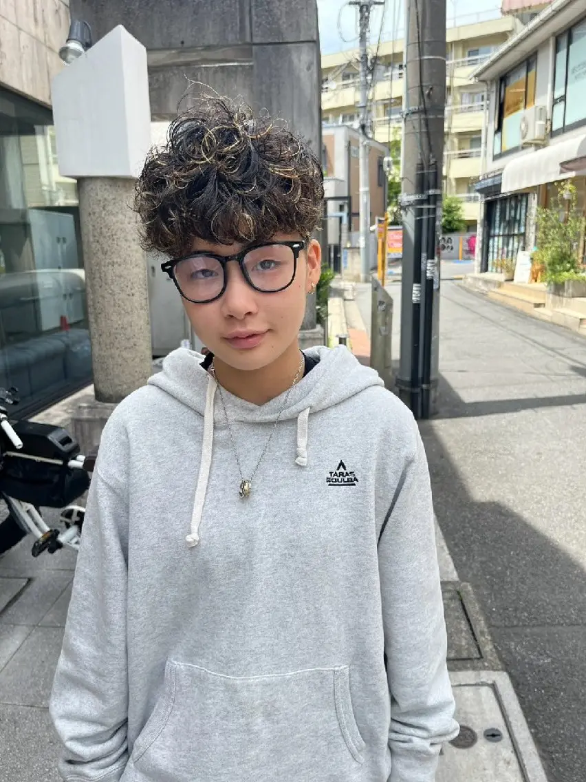 ショート カラー ヘアアレンジ パーマ カット ヘアカラー パーマ トリートメント ヘアセット ブリーチ矯正髪質改善 ✨オオエタクミのヘアスタイル