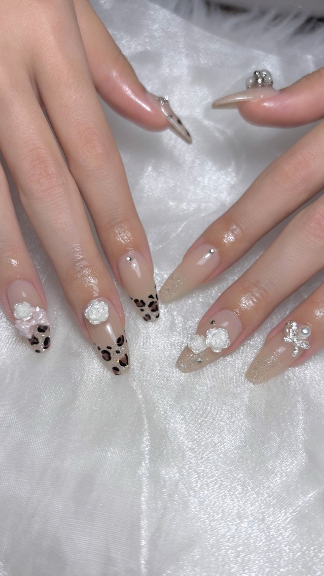 ネイル アニマル柄 ドット フラッシュネイル フラッシュマグ 韓国ネイル ハンドネイル nail salon Anela🪽🫧のネイルデザイン