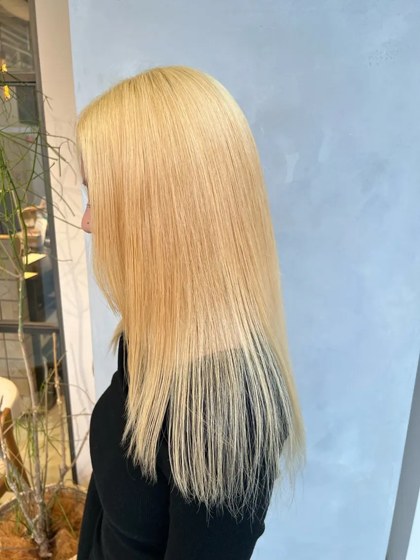 ロング カラー ブリーチ 抜きっぱなしブロンド ケアブリーチ ヘアカラー トリートメント 【髪質改善/縮毛矯正 /カラー】ホサカのヘアスタイル