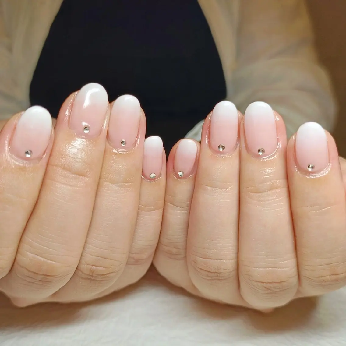 ネイル グラデーション シンプルネイル ホワイト 深爪矯正/爪育成ケア manie nailのネイルデザイン