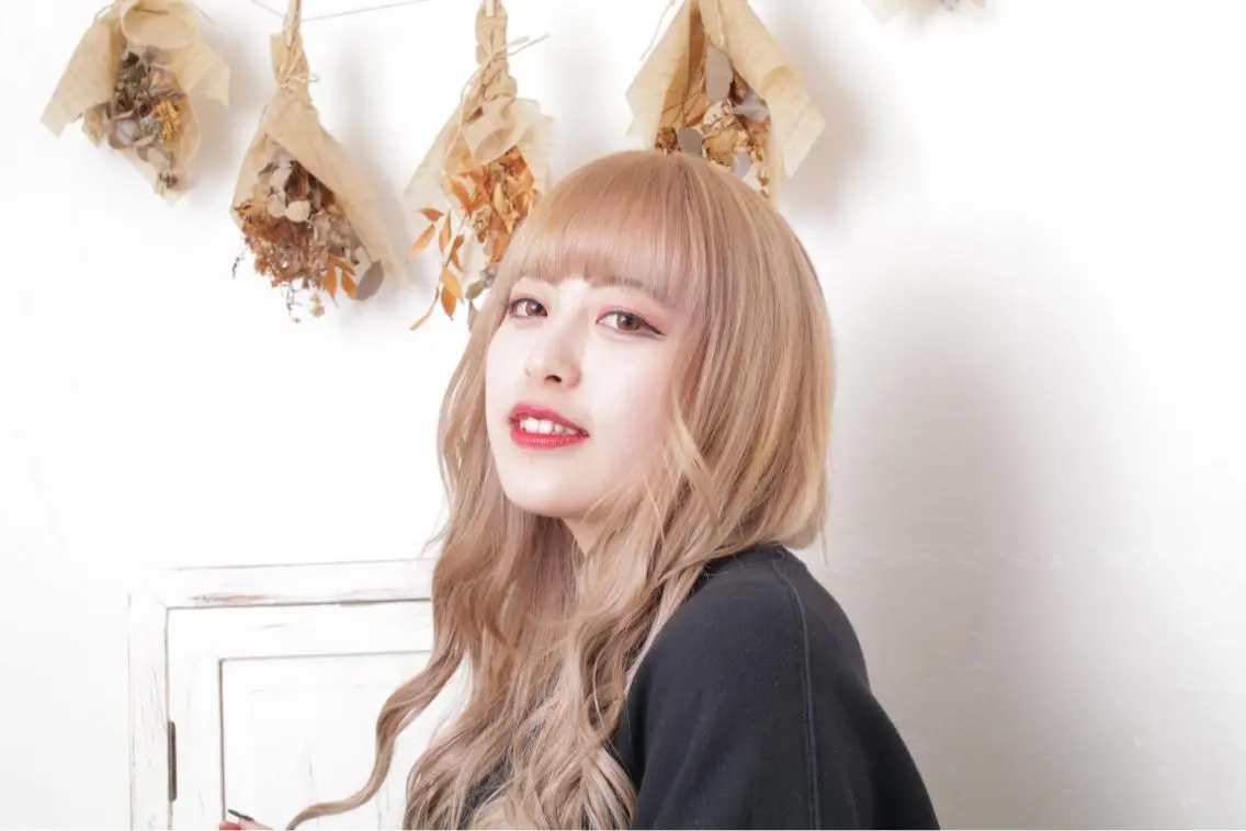 ロング カラー パーマ ヘアアレンジ メンズ エクステ カット ヘアカラー トリートメント エクステ ヘアセット 推し活専用 【派手髪】飯野ゆかりのヘアスタイル