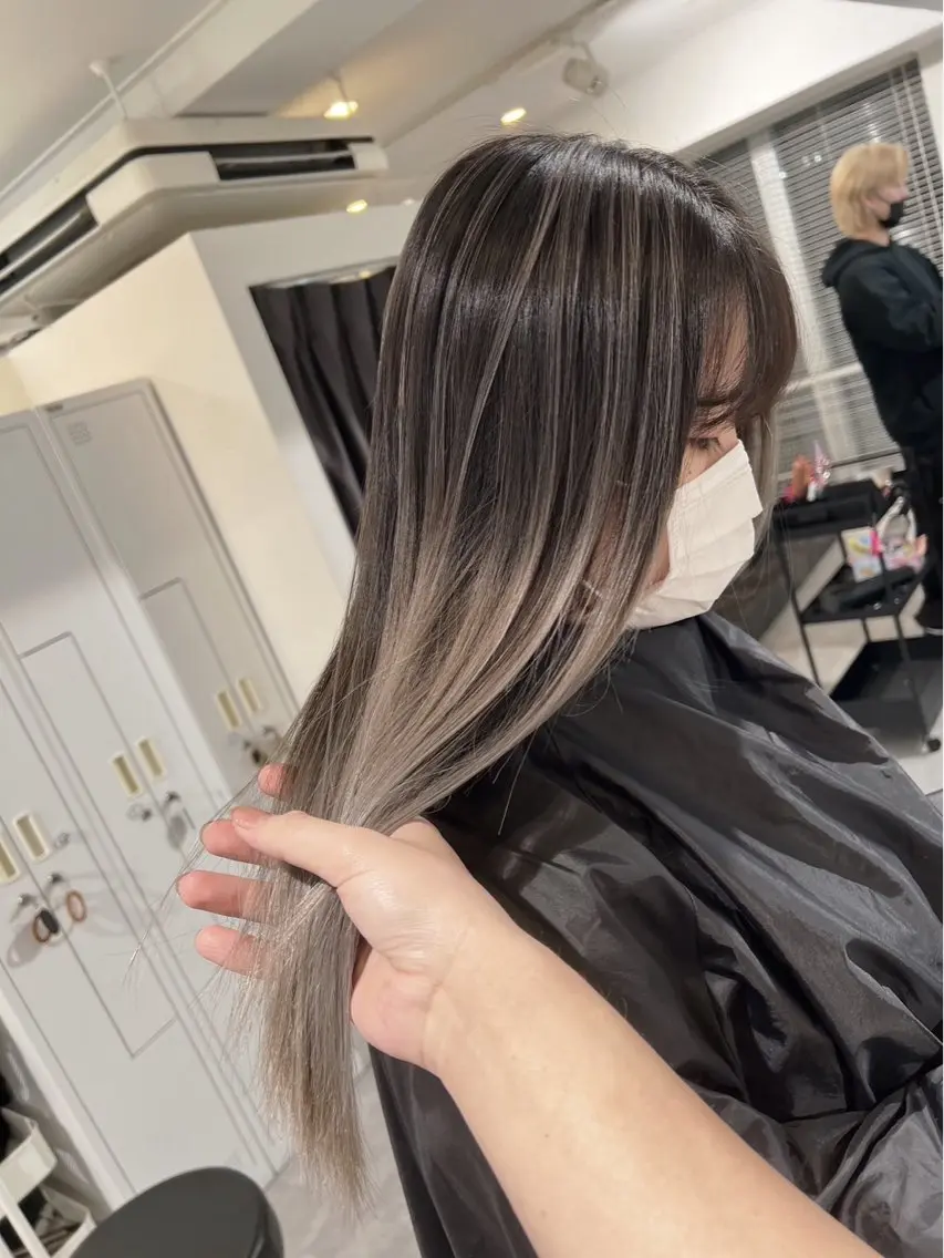 セミロング カラー バレイヤージュ グレージュ レイヤーカット 指名数No.1 /NAOYAのヘアスタイル