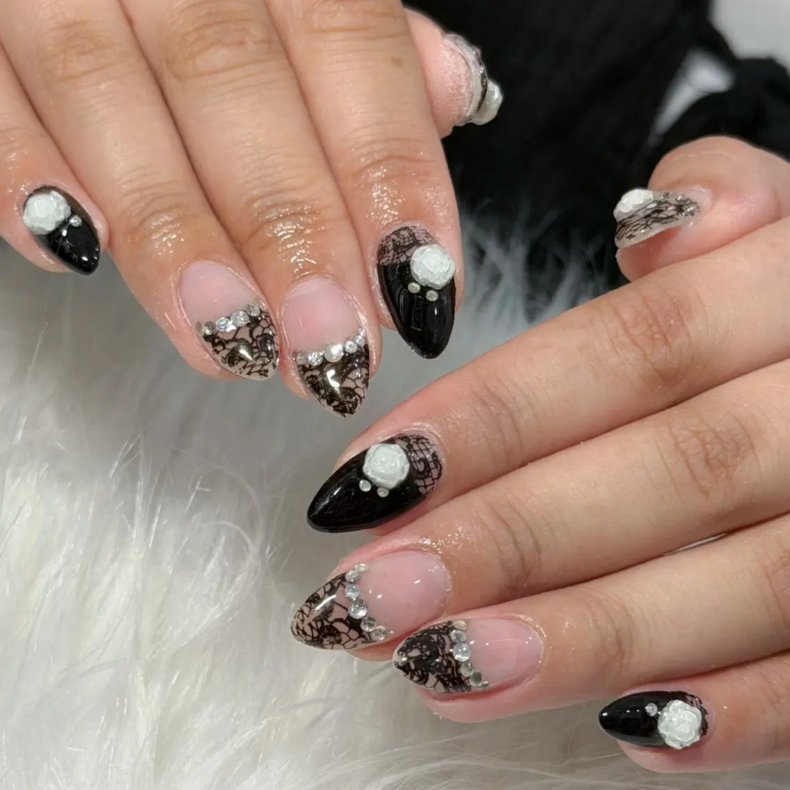 ネイル ハンドネイル フットネイル LAVISH nanamiのネイルデザイン