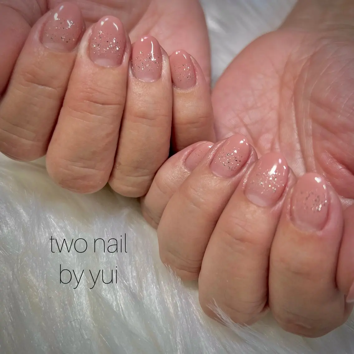 ネイル キラキラネイル ネイルチップ ホワイト ハンドネイル two nailのネイルデザイン