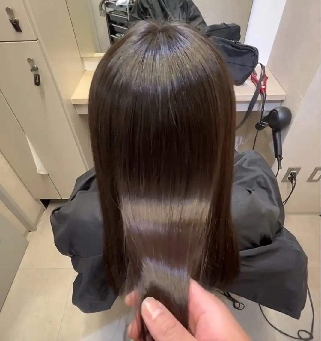 セミロング カット 縮毛矯正 トリートメント 西野圭一/小顔カット 艶髪×透明感カラーのヘアスタイル